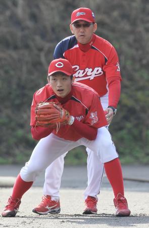 　守備では野村監督から直接指導を受ける