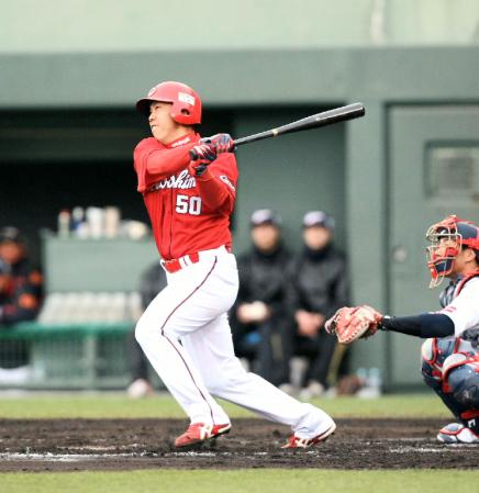 広島・鈴木将が立役者、侍撃破へ４打点