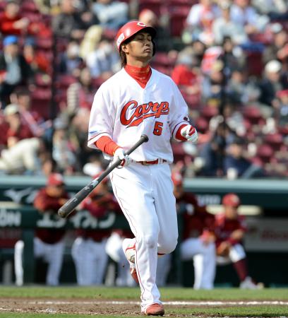 　１６日の試合の四回の打席で右股関節付近を痛めた栗原