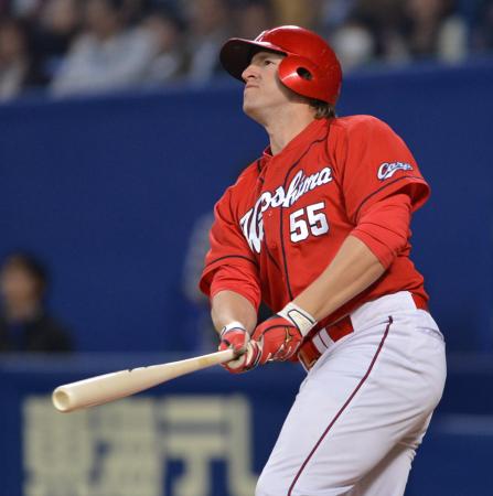 　８回、エルドレッドが左越えに同点ソロ