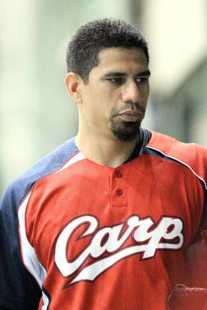 　ウエスタンの試合が中止となる。打撃練習を終えた後の広島・キラ＝大野練習場