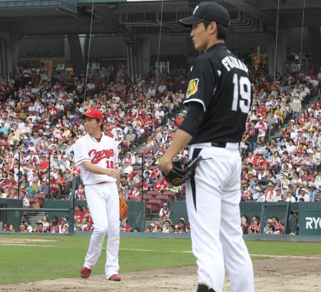 　藤浪（右）との“対決”に敗れた前田健（撮影・飯室逸平）