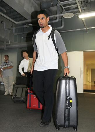 　１軍合流へ向け、マツダスタジアムを出発するキラ（撮影・出月俊成）