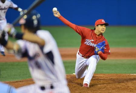 　ヤクルト打線を相手に力投する野村（撮影・村中拓久）