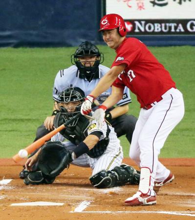 　１回、大竹は左前適時打を放つ