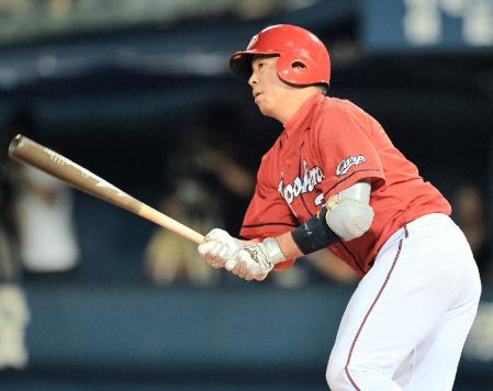 　３回、左前適時打を放つ石原