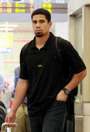 　帰国のため、新幹線で新大阪へと向かうキラ（撮影・北村雅宏）