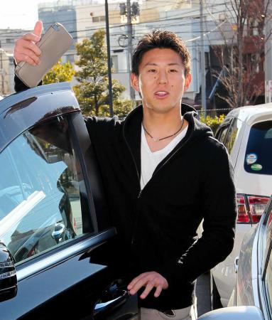 　自主トレを終え、マツダスタジアムに姿を見せた福井（撮影・出月俊成）