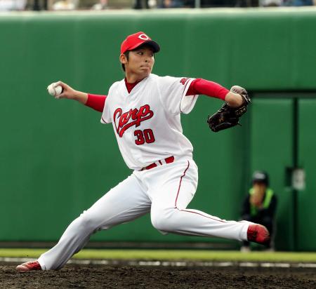 　力投する一岡（撮影・持木克友）