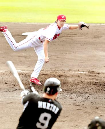 　２回、マートンを二塁ゴロに仕留める大瀬良（撮影・田中太一）