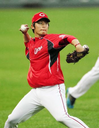 　開幕１軍を決めた一岡（撮影・北村雅宏）