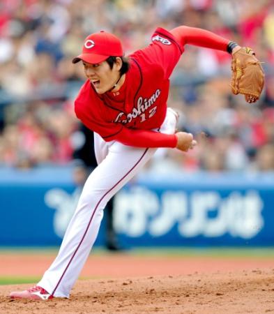 闘争心をむき出しにして力投する九里（撮影・西岡　正）