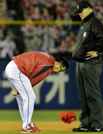 野村監督 猛抗議の遅延行為で退場 野球 デイリースポーツ Online