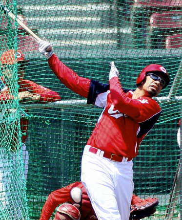 　１軍に合流し、打撃練習で快音を響かせるキラ（撮影・出月俊成）