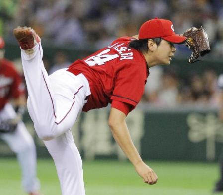 　８回２失点で５勝目を挙げた広島・大瀬良＝東京ドーム