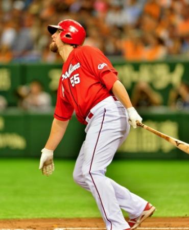 ３回広島１死三塁、左越え２ランを放つエルドレッド＝東京ドーム（撮影・会津智海）