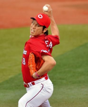 ７勝目を挙げた広島先発の前田（撮影・会津智海）