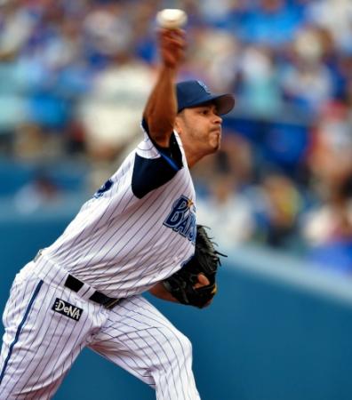 力投するＤｅＮＡ・モスコーソ＝横浜（撮影・会津智海）