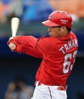 ４回広島２死、右前打を放つ田中広輔＝横浜（撮影・会津智海）