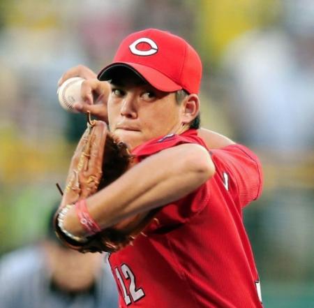 力投する広島・九里亜蓮＝甲子園（撮影・田中太一）