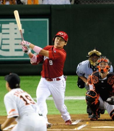 １回、先制ソロを放つ丸（撮影・北野将市）