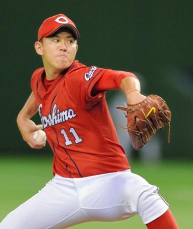 巨人打線を相手に粘り強いピッチングを見せる広島・福井優也＝東京ドーム（撮影・西岡　正）