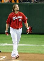 　１回、空振りの三振に倒れ顔をゆがめるエルドレッド（撮影・北野将市）