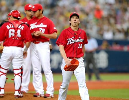 　７回、味方守備の失策で追加点を許し、無念の降板をする前田（撮影・田中太一）