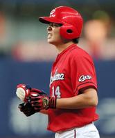 　３回、バントを失敗し顔をしかめる大瀬良（撮影・保田叔久）