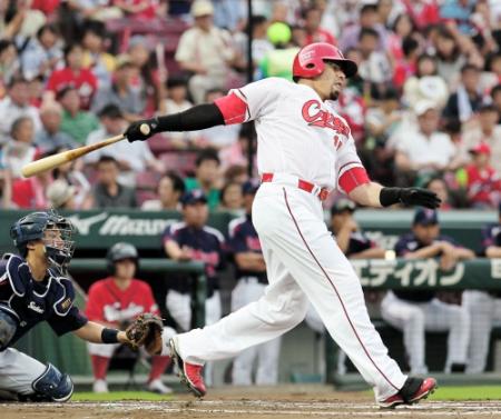 １回広島２死三塁、広島　キラ・カアイフエは右前適時打を放つ＝マツダスタジアム（撮影・出月俊成）