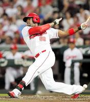 　４番に座り、チーム再浮上へけん引するロサリオ（撮影・北村雅宏）