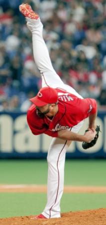 完封リレーの最後を締めくくったミコライオ（撮影・飯室逸平）