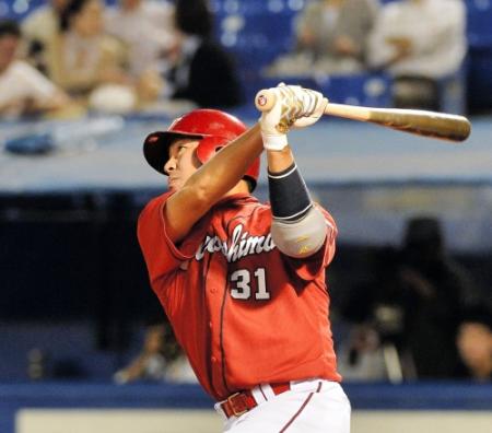 　７回、石原が左越えソロを放つ