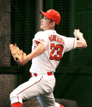 　引退発表後もブルペンで調整を続ける横山