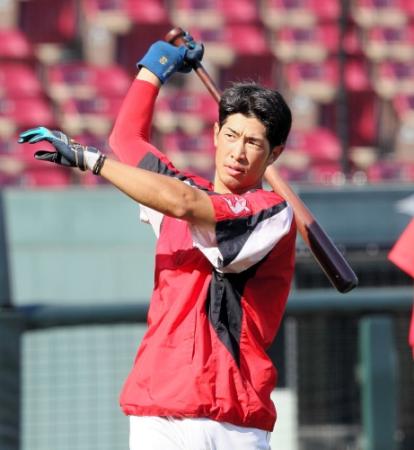 入籍を発表した広島・安部友裕＝マツダスタジアム（撮影・出月俊成）