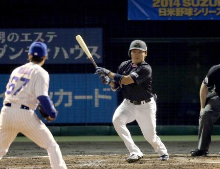 　５回、タイムリー三塁打を放つ丸。投手和田（撮影・田中太一）