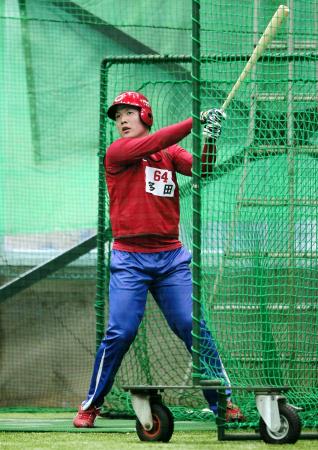 　打撃練習を行った多田