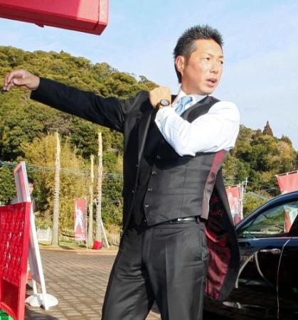 広島キャンプの視察に訪れた小久保・日本代表監督＝日南（撮影・出月俊成）