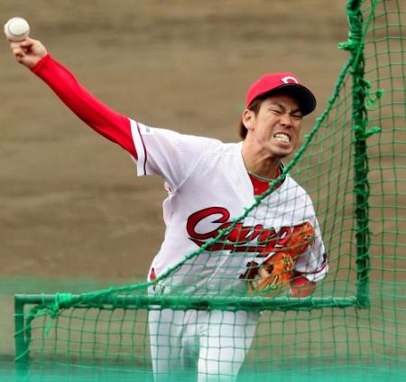 フリー打撃に登板した広島・前田健太＝日南（撮影・出月俊成）