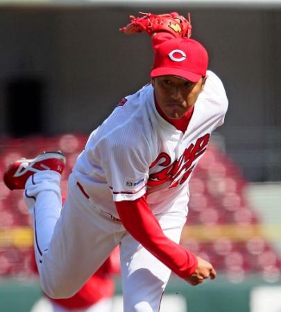 シート打撃に登板した広島・黒田博樹＝マツダスタジアム（撮影・出月俊成）