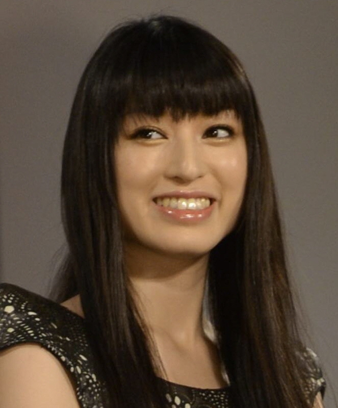 ８日の巨人戦で始球式を行う栗山千明