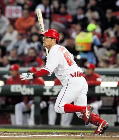 ２回、逆転適時二塁打を放つ田中