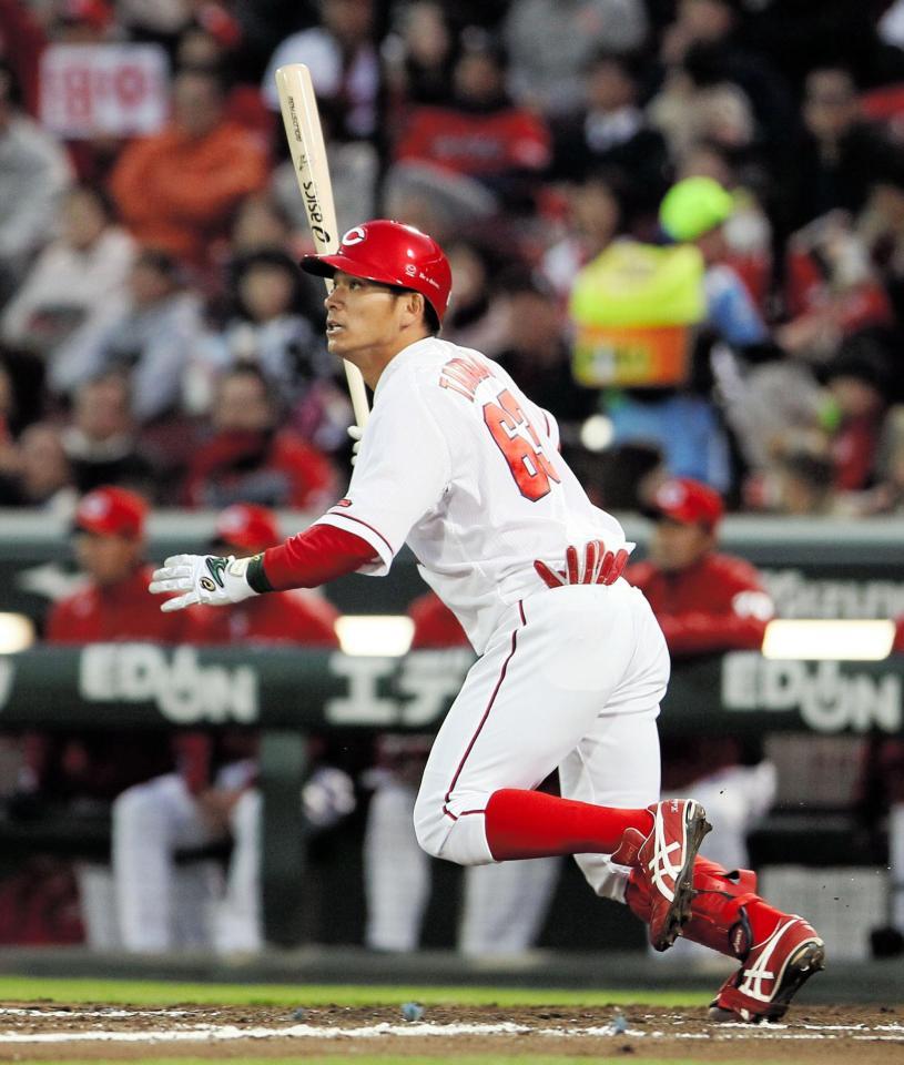 ２回、逆転適時二塁打を放つ田中