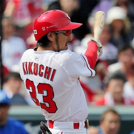 ２回広島無死三塁、左線に適時二塁打を放つ広島・菊池涼介＝マツダスタジアム（撮影・出月俊成）