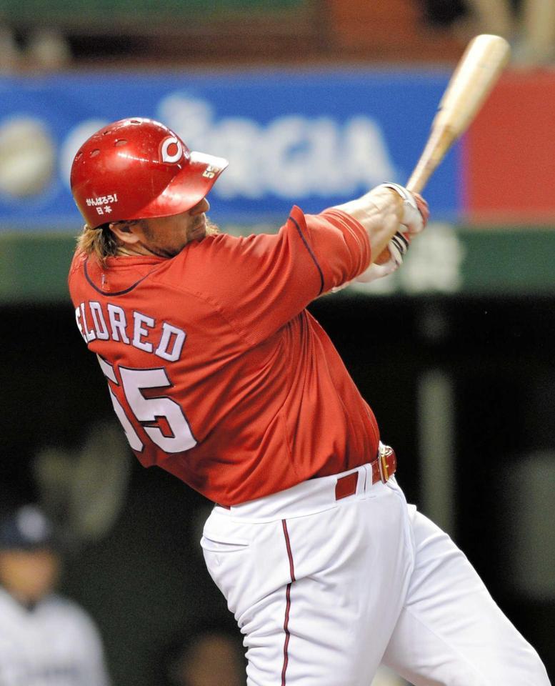 　３回、エルドレッドは左越え２ランを放つ