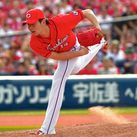 　力投する大瀬良