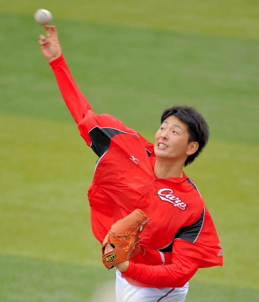 　キャッチボールをする大瀬良（撮影・吉澤敬太）