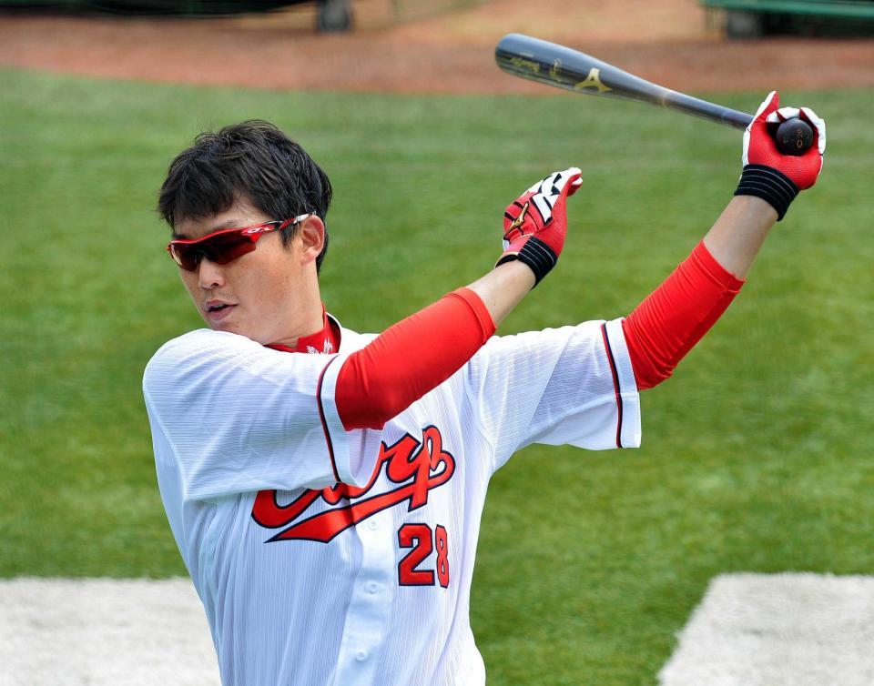 　休日返上で練習する新井（撮影・西岡正）