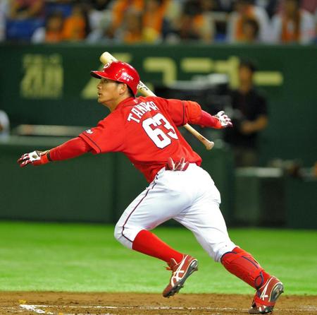 ５回広島無死二塁、田中が中前打を放つ＝東京ドーム（撮影・堀内翔）