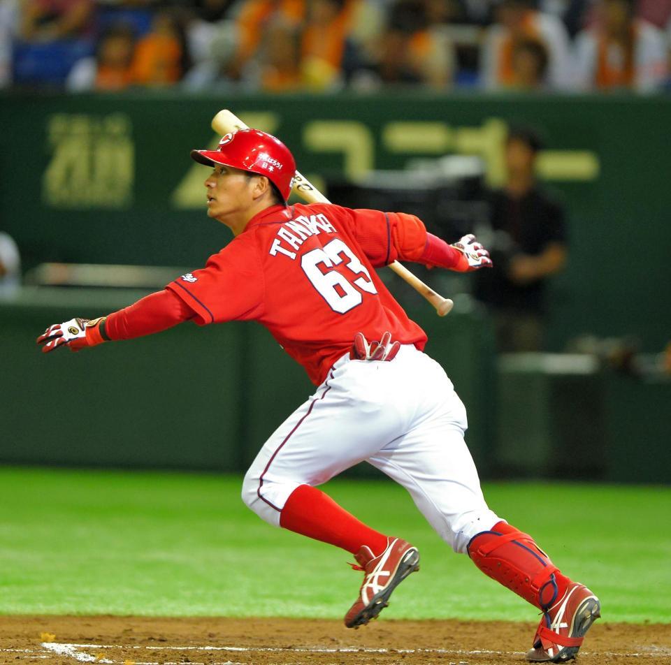 ５回広島無死二塁、田中が中前打を放つ＝東京ドーム（撮影・堀内翔）